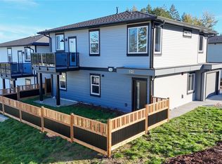 631 8th St, Nanaimo, BC V9R 1A9