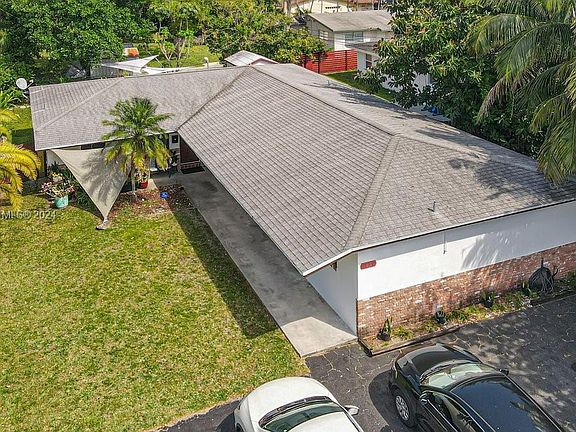 4th image of 2950 SW 18th Ter
