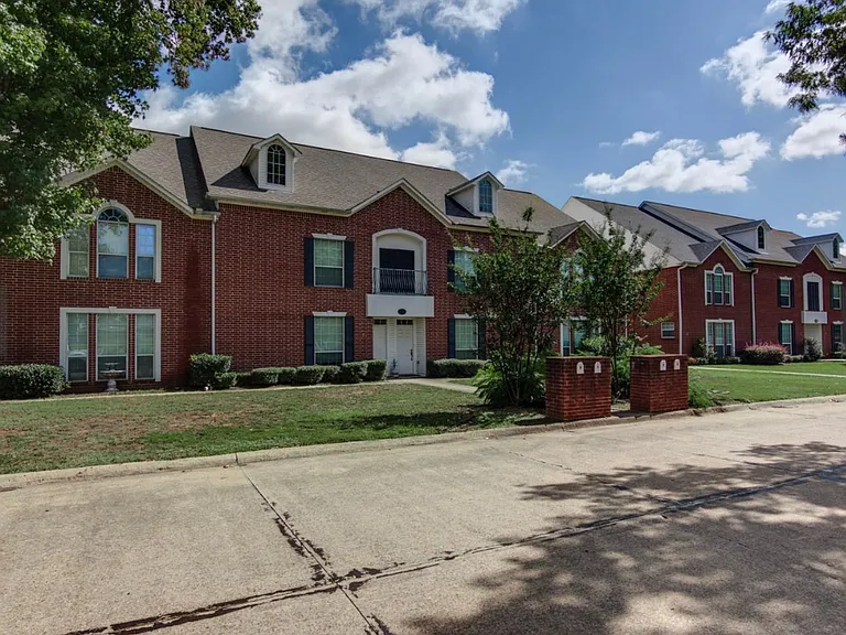 6 Fernwood Dr #B — Photo 3
