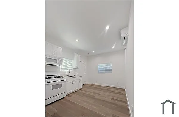 Building Photo - 131 W 59th Pl #133
