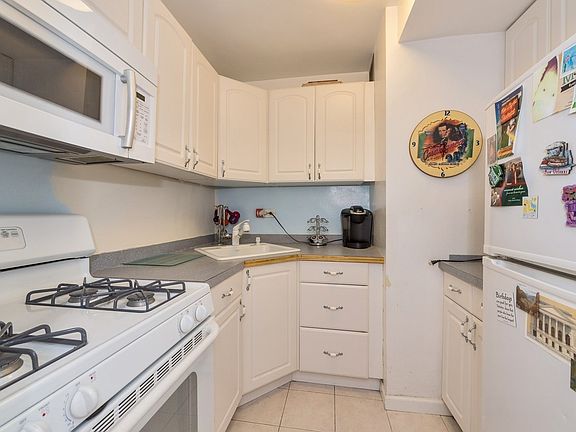3rd image of 7025 Yellowstone Blvd APT 1N