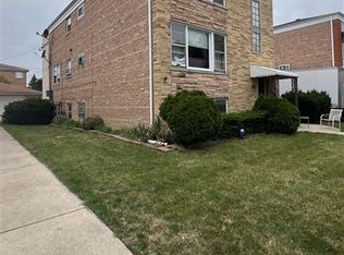 8722 N Elmore St, Niles, IL 60714