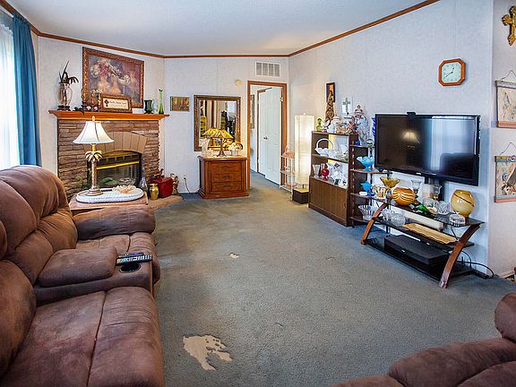 3rd image of 382 Dan Lynn Ln