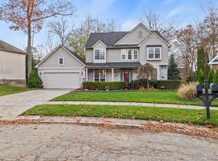 1095 Appaloosa Ct, South Lyon, MI