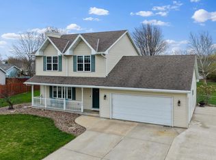 623 Summer Winds Dr, Green Bay, WI 54311