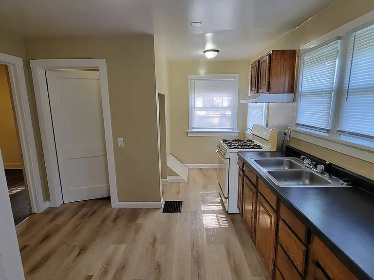 1119 S Denny St — Photo 7