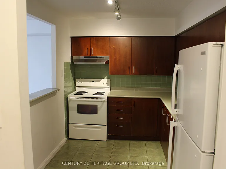 260 Davis Dr #204 — Photo 2