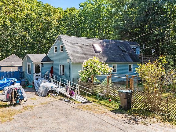 4th image of 10 Larrabee Farm Road