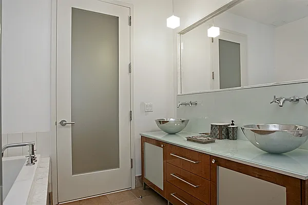 Sold by Citi Habitats | media 23