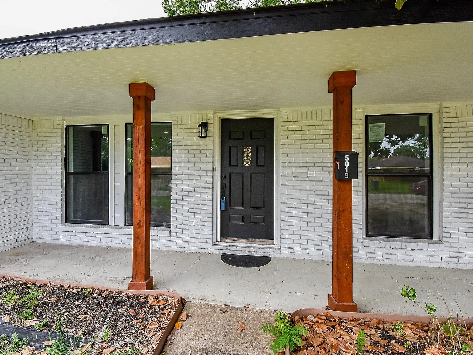 4 bed, 2.0 bath, 2120 sqft, $2,850 — Photo 2