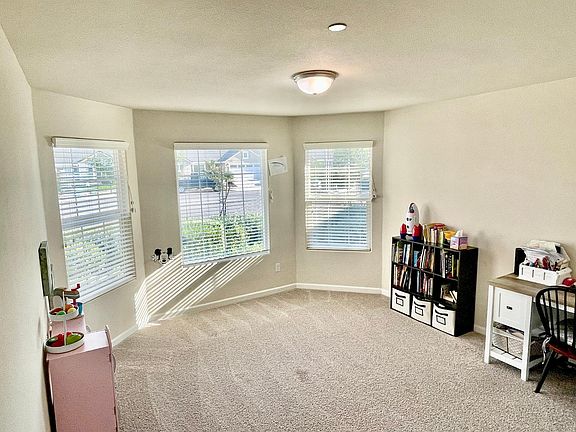 4th image of 2284 W Heather Ln