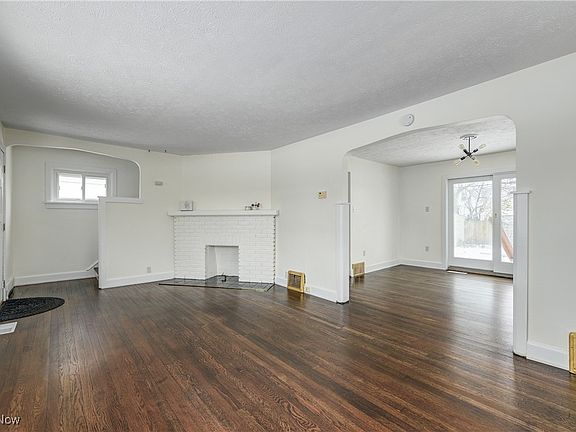 4th image of 17105 Sedalia Ave