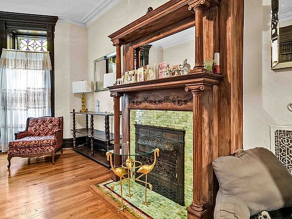 4th image of 462 Decatur St