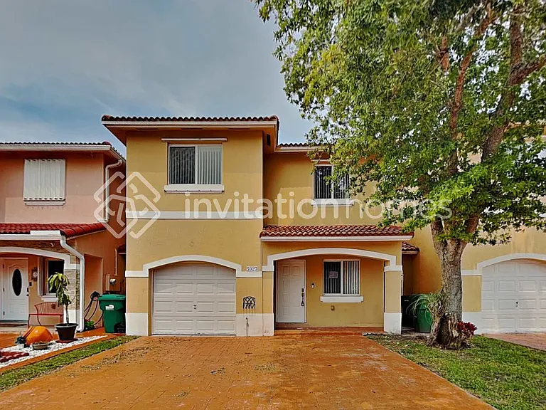 5927 163rd Ave — Photo 1