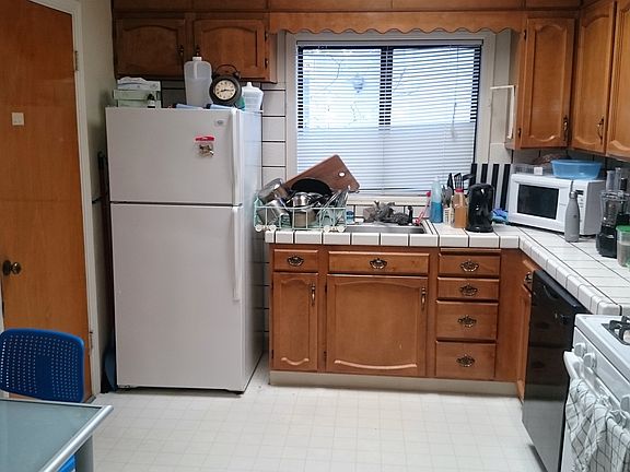 5th image of 955 Oak Ln