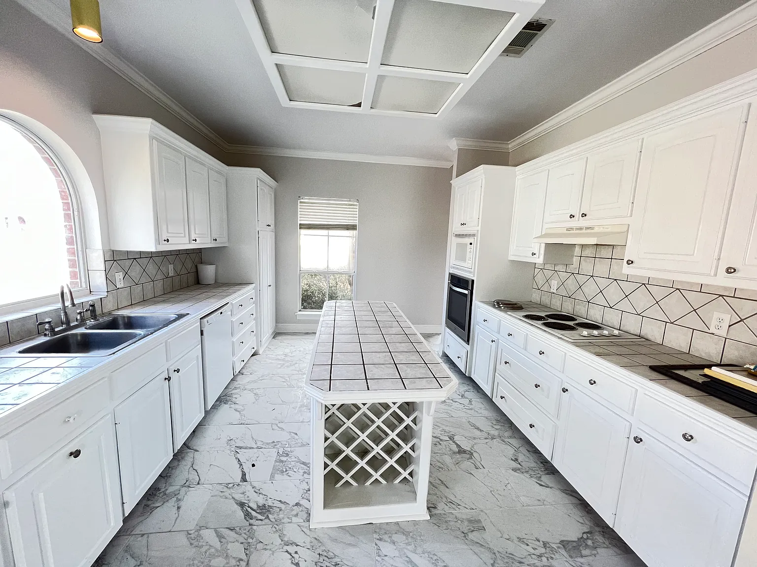 4 Bedroom House in Shadows at White Oak — Photo 4