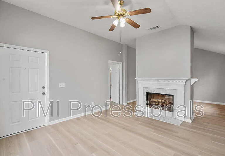 604 Hugh Duffy Cv — Photo 3