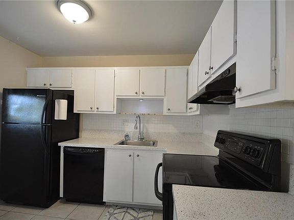 4th image of 105 Gardens Dr Unit 203-1