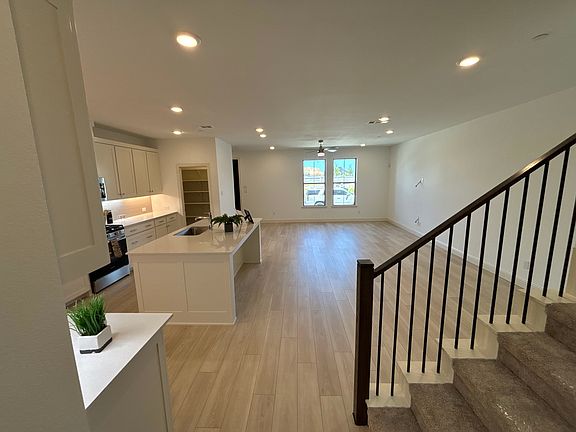 3rd image of 2837 Jacaranda Dr