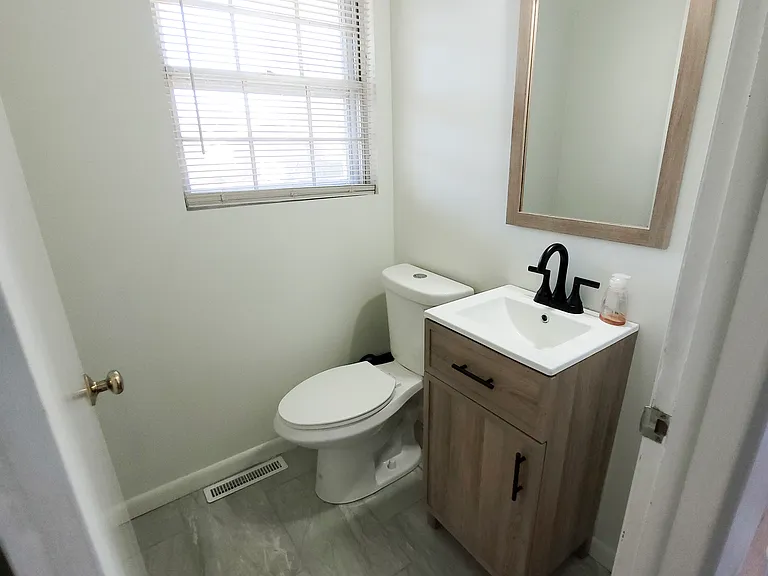 517 E McGee St — Photo 15