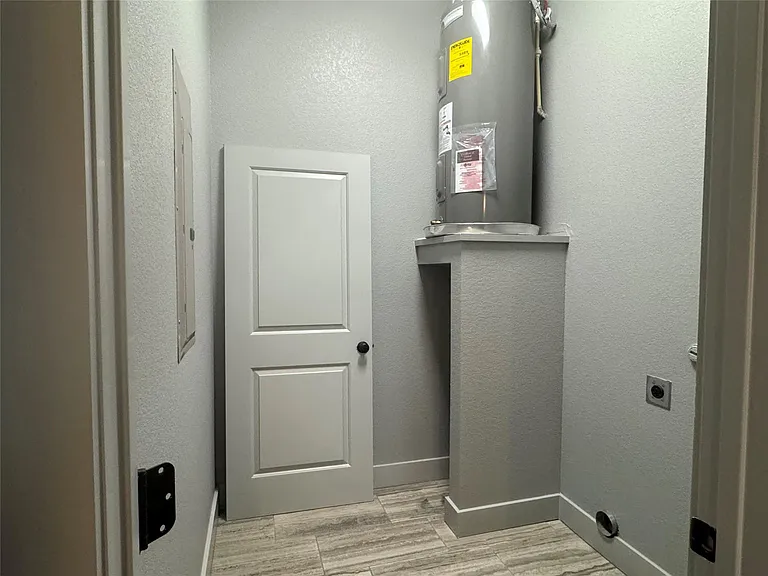 290 Hugo Rd #B — Photo 10