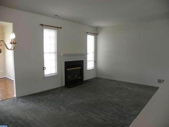 5th image of 427 Morning Glory Ln
