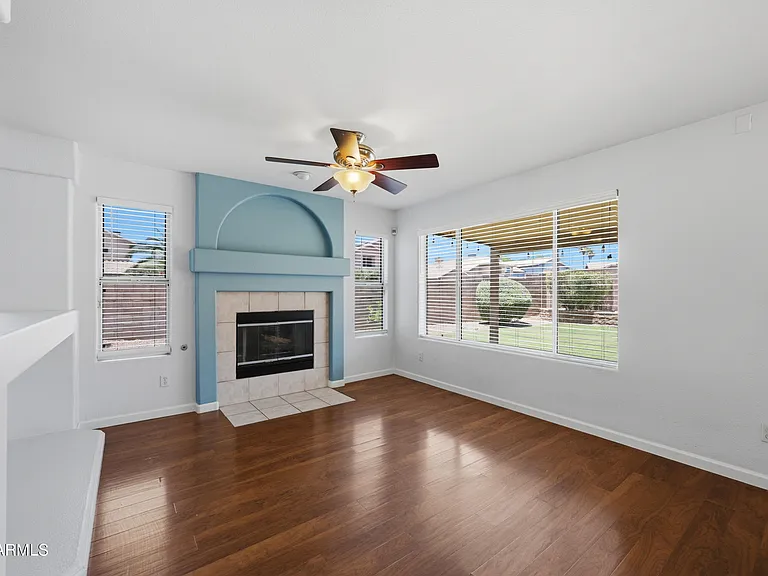 3906 E Kimberly Way — Photo 8