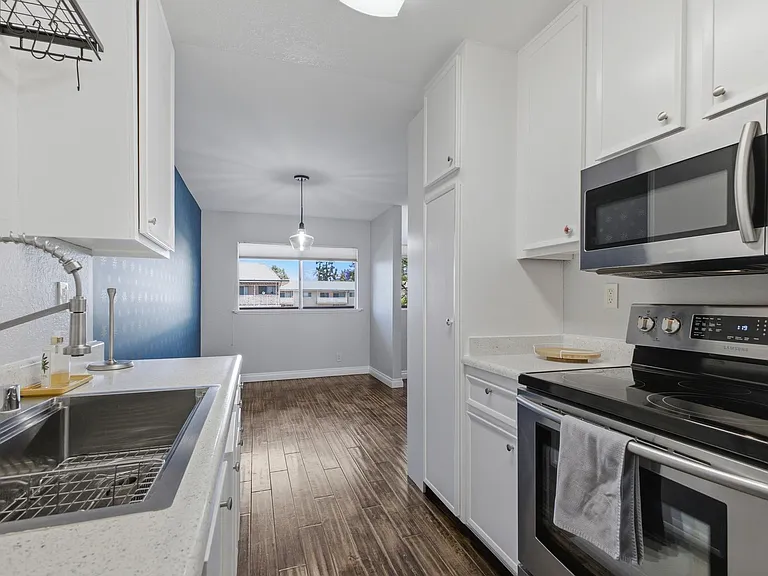 2444 E Del Mar Blvd #305 — Photo 5
