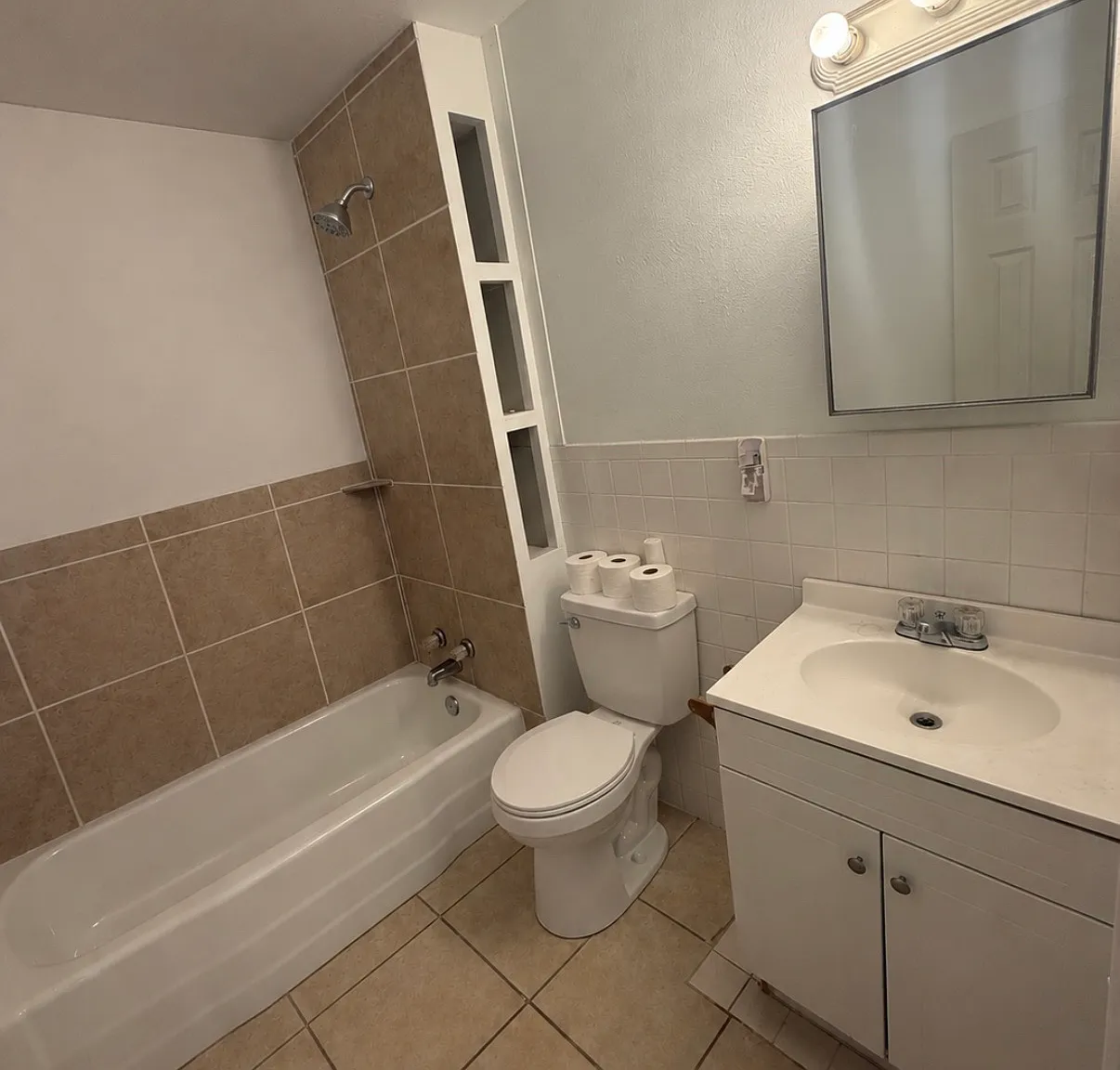 3 bed, 1390 sqft, $1,400 — Photo 3
