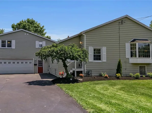 115 Tennyson Ter, Williamsville, NY 14221