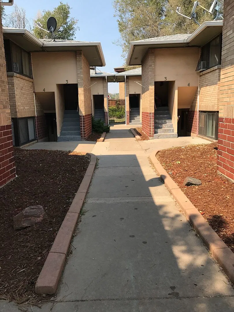 2 Bed 1 Bath Garden Level Apartment Available Now In Sloans Lake — Photo 3