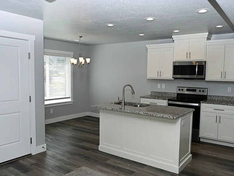2032 N 350 E #1 — Photo 3