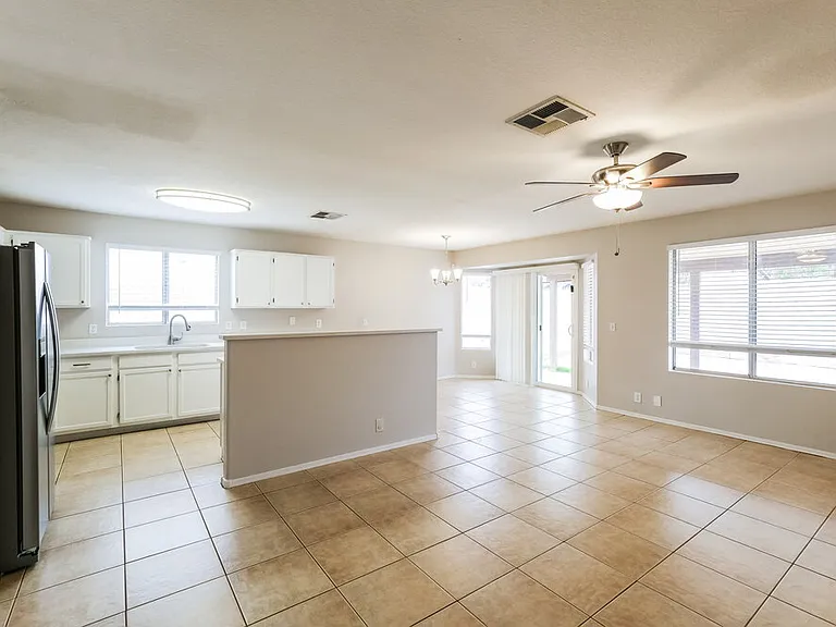 8745 W Tuckey Ln — Photo 5