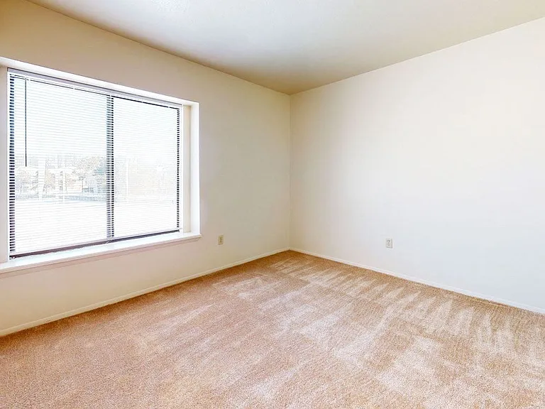 Windmill Lakes Apartments — Photo 21