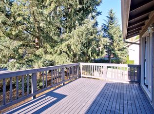 811 216th Pl NE, Sammamish, WA 98074