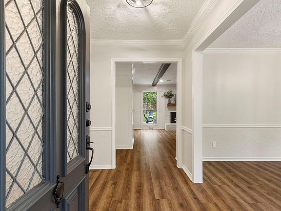 4th image of 18 Mayfair Grove Ct
