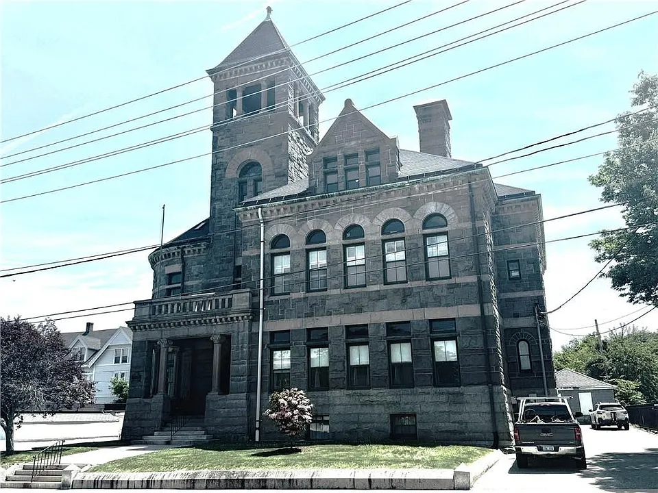 24 Front St #1