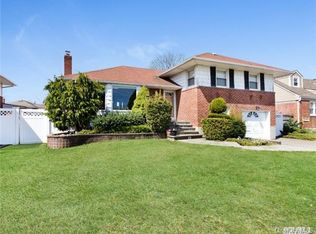 69 Shelly Dr, Bethpage, NY 11714