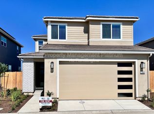 2065 N Wagon Ln, Clovis, CA 93619