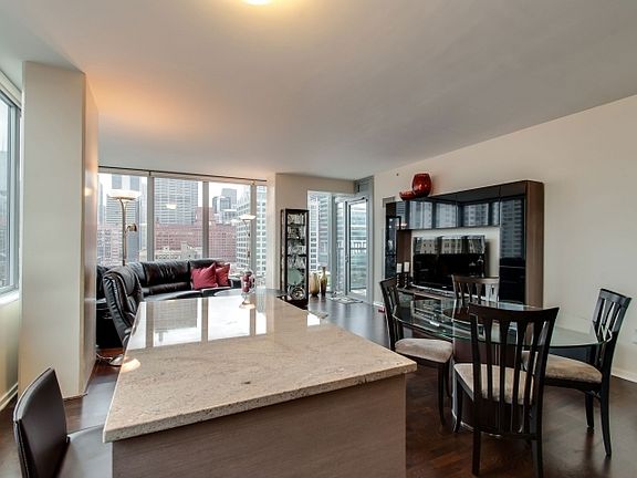 4th image of 659 W Randolph St #1201