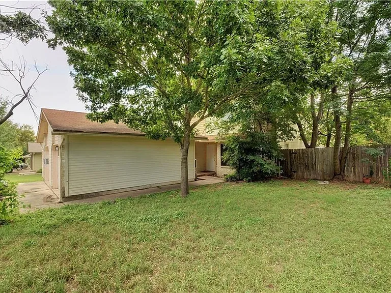 2011 Kirksey Dr #A — Photo 8