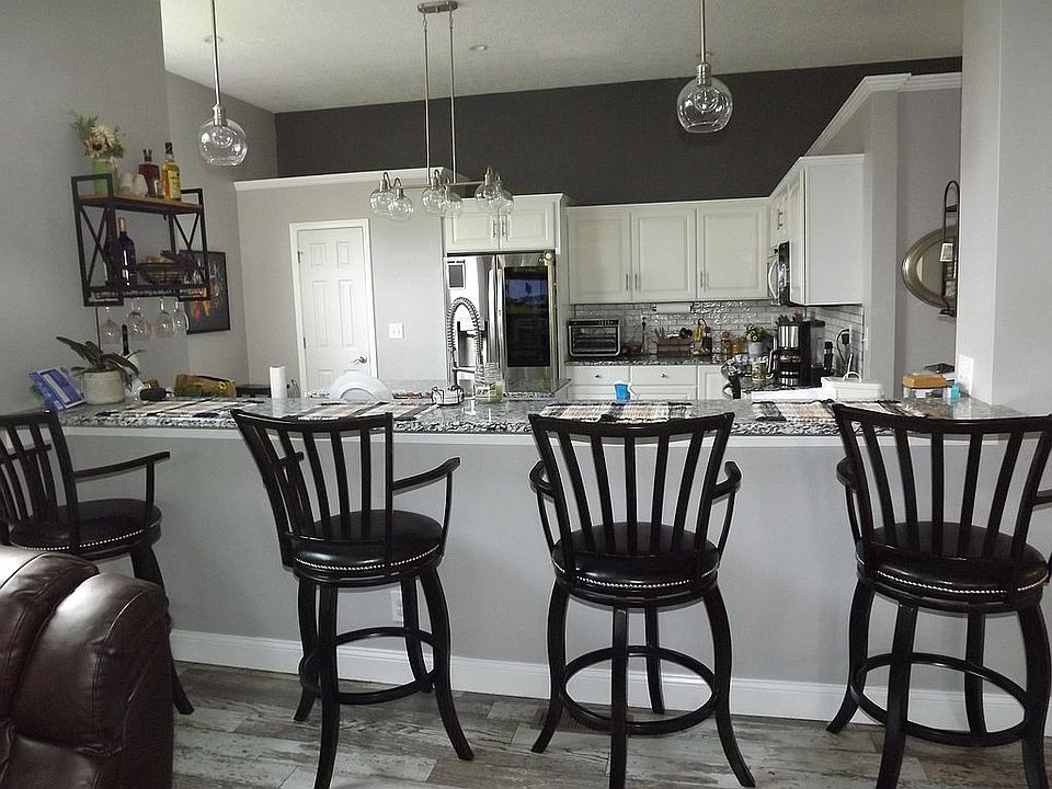 Open Kitchen with Bar