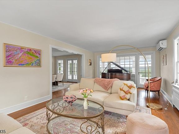 3rd image of 1511 Long Hill Rd