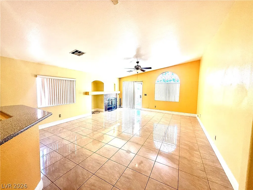 4 bed, 2.0 bath, 1750 sqft, $1,900 — Photo 3