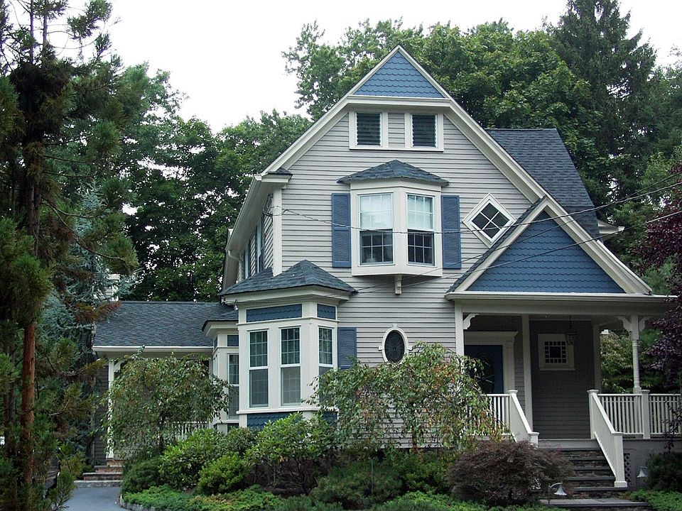 Victorian Colonial with Lemonade Porch