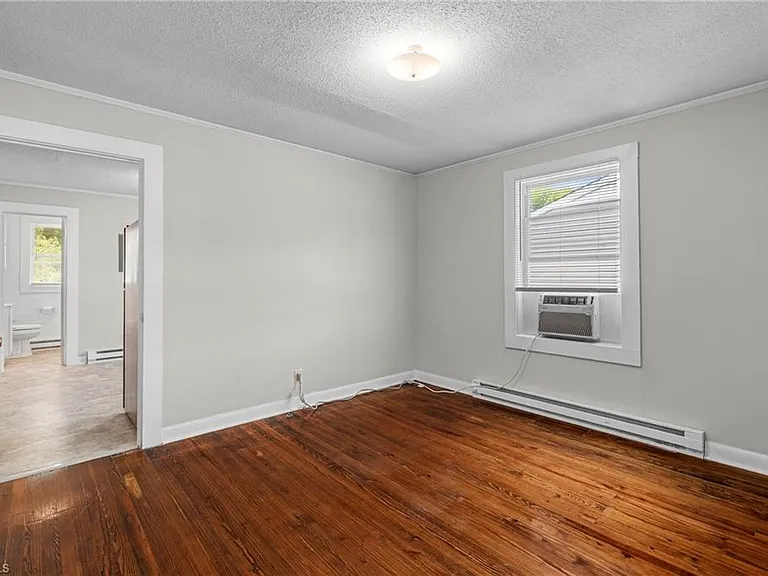 114 Charles Ave — Photo 8