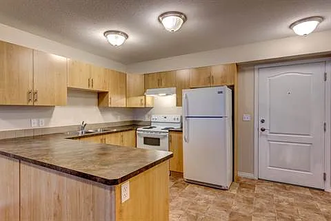 121 McLaughlin Dr — Photo 14
