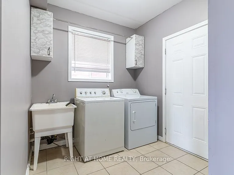 1373 Hunter St — Photo 15