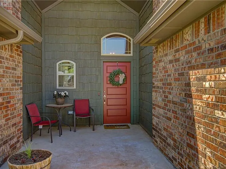 6236 NW 158th Ter — Photo 2
