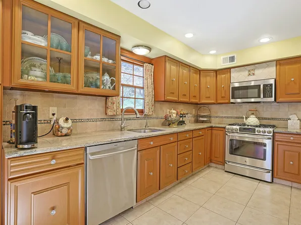 4525 Greystone Avenue image 13 of 24